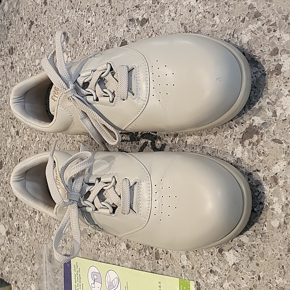 Womens like new! Handcrafted SAS comfort shoes size 8.5-N plus foot smart arch